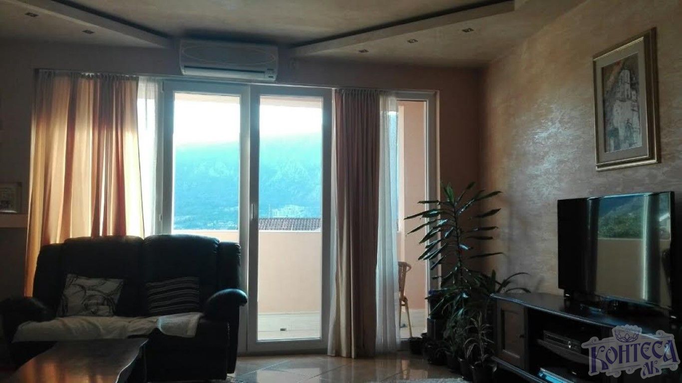 Dvosoban stan-68 m2  u Kotoru sa pogledom na more